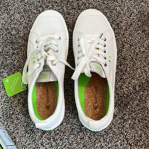Cariama OCA Low Off-White Canvas sneaker